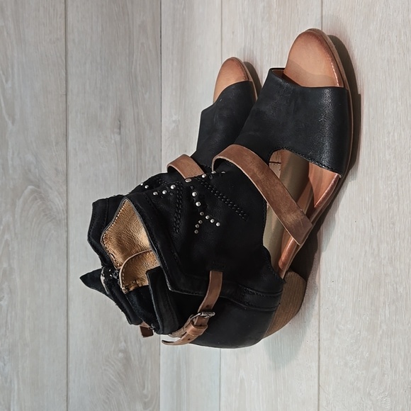 MizMooz Women Caleb Wide Ankle Heels Open Toe boots peep shoes sz 42/10.5-11 - Picture 1 of 13